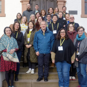 Visualizing Data on Non-Flat, Non-Rectangular Displays (Dagstuhl Seminar 25082)